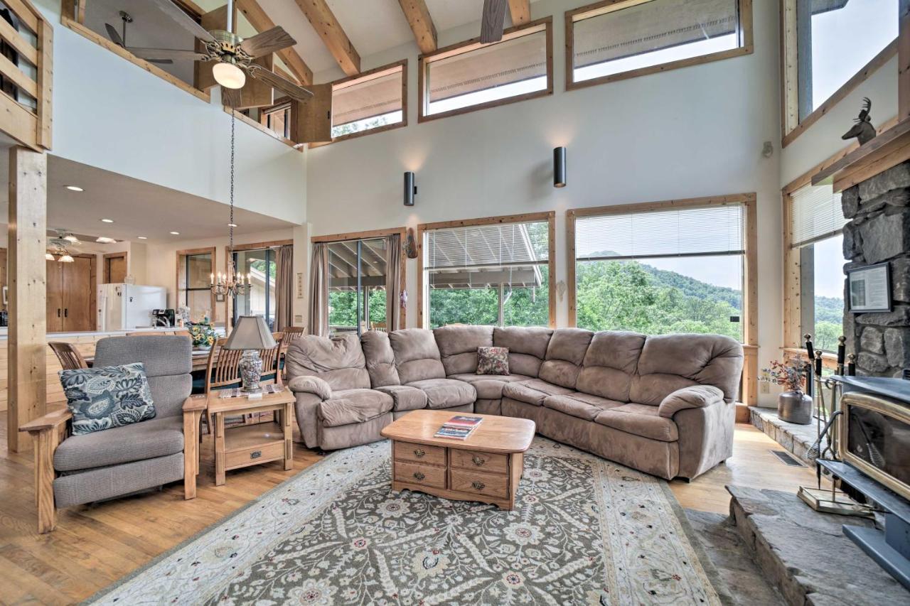 Vibrant Bryson City Home With Mtn Views And Deck! Exterior foto